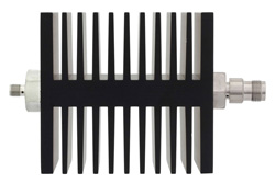 PE7349-3 - 3 dB 固定減衰器、SMA メス 〜 TNC メス 方向性、黒色 陽極酸化アルミヒートシンク、50 W、最大 18 GHz