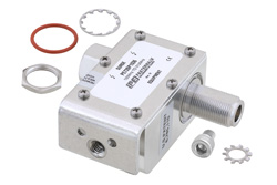 PE73SP1036 - N型 M/F 入/出力 同軸 RF サージプロテクタ、100MHz - 512MHz、DC ブロック、750W、IP67、20kA、フィルタ、本体側ブラケット付き