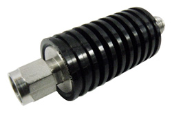 PE7428-03 - 3 dB 固定減衰器、SMA オス 〜 SMA メス 黒陽極酸化アルミニウムヒートシンク、最大 10 W 、最大 6 GHz