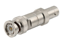 PE8274 - 50 Ω BNC オス ～ BNC メス DC ブロック, 内部,  30 MHz ～ 1000 MHz 定格 500 V, 真鍮