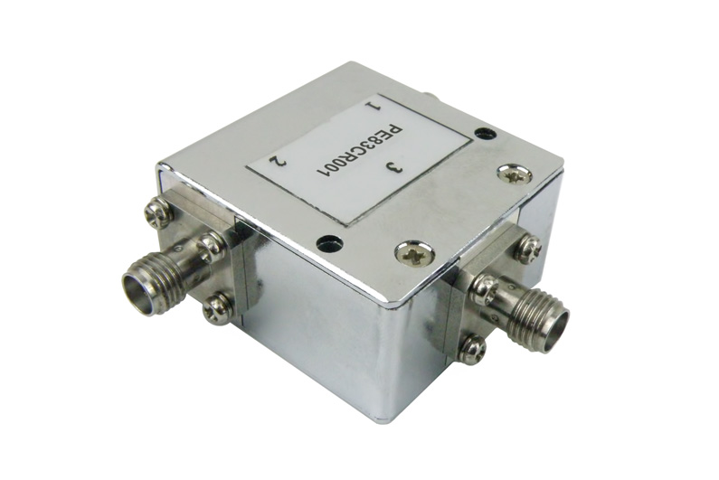 PE83CR001 - サーキュレータ、18 dB アイソレーション、700 MHz 〜 800 MHz、10 W、SMA メス