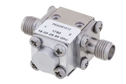 PE83IR1012 - ハイパワーアイソレータ、17 dB アイソレーション、18 GHz 〜 26.5 GHz、50 W、SMA メス