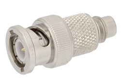 PE91044 - 50 Ω BNC オス 〜 75 Ω SMC ジャック アダプタ