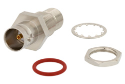 PE91324 - 75 Ω BNC メス 〜 75 Ω F メス バルクヘッドマウントアダプタ