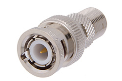 PE9150 - 50 Ω BNC オス 〜 75 Ω F メス アダプタ