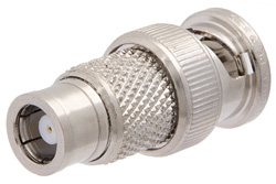 PE9230 - 50 Ω BNC オス 〜 75 Ω SMB プラグ アダプタ