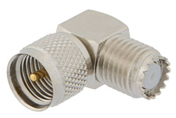 PE9347 - Mini UHF オス 〜 Mini UHF メス 直角アダプタ