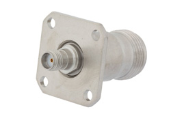 PE9434 - プレシジョン SMA メス 〜 N メス 4ホールパネルマウントアダプタ