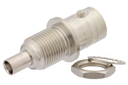 PE9520 - バルクヘッドマウント MCX ジャック 〜 BNC メス アダプタ