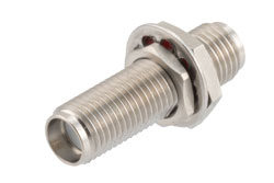 PE9620 - プレシジョン SMA メス 〜 SMA メス バルクヘッドマウントアダプタ、Oリング付