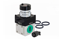 PEWGS6011 - WR-62 導波管メカニカルリレー SPDT ラッチングスイッチ、Ku 帯 18 GHz 最大周波数、2,000 W、UG-419/U 方形、12V、TTL