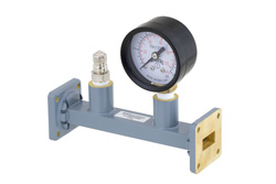 PEWSP1005 - WR-62 導波管圧力計付セクション 4.25 インチ長、UG-419/U 方形 フランジ、12.4 GHz 〜 18 GHz