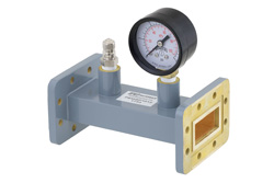 PEWSP1012 - WR-137 導波管圧力計付セクション 4.25 インチ長、CPR-137G 溝付フランジ、5.85 GHz 〜 8.2 GHz