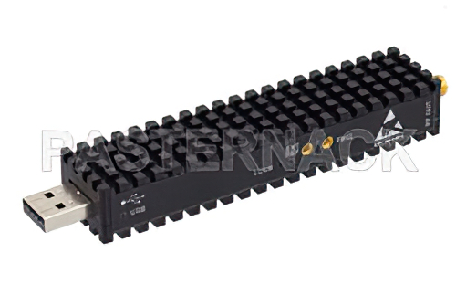 USB 周波数シンセサイザモジュール、フェーズロックループ (PLL)、5 GHz 〜 10 GHz 出力、SMA