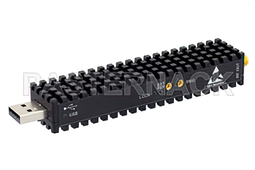 USB 周波数シンセサイザモジュール、フェーズロックループ (PLL)、24 GHz 〜 27 GHz 出力、SMA