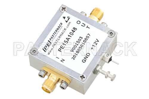 2 dB NF 低ノイズ増幅器、動作範囲 10 MHz 〜 800 MHz、42 dB ゲイン、17 dBm P1dB、SMA