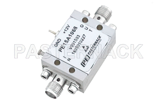 0.7 dB NF 低ノイズ増幅器、動作範囲 500 MHz 〜 4 GHz、24 dB ゲイン、20 dBm Psat、SMA