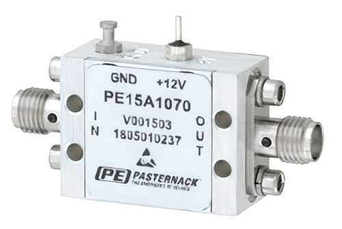 0.8 dB NF 低ノイズ増幅器、動作範囲 1 GHz 〜 4 GHz、20 dB ゲイン、22 dBm Psat、SMA