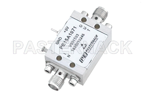 1.9 dB NF 低ノイズ増幅器、動作範囲 6 GHz 〜 18 GHz、26 dB ゲイン、13 dBm Psat、SMA