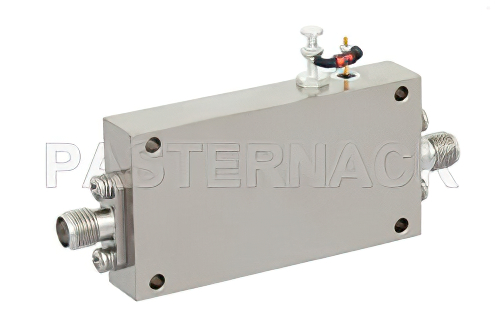 500 mW P1dB、6 GHz  〜 18 GHz、中電力広帯域増幅器、36 dB ゲイン、SMA