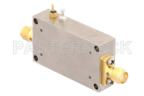 3 dB NF、14 dBm P1dB、2 GHz  〜 18 GHz、低ノイズ広帯域増幅器、26 dB ゲイン、SMA