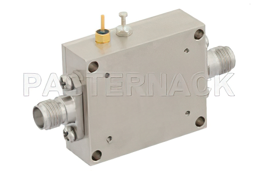 2.5 dB NF、22 dBm P1dB、6 GHz  〜 18 GHz、低ノイズ広帯域増幅器、38 dB ゲイン、SMA