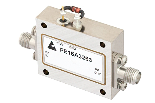 15 dBm P1dB、500 MHz  〜 18 GHz、中電力広帯域増幅器、33 dB ゲイン、4 dB NF、SMA