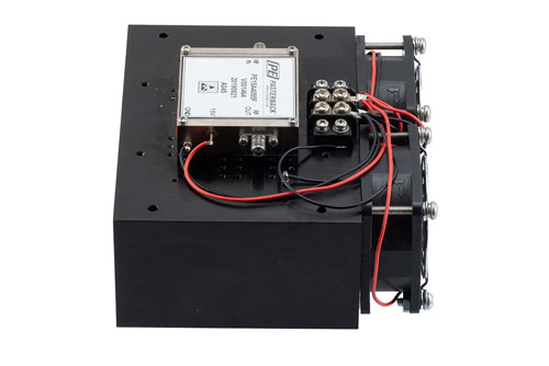 2 W P1dB、2 GHz 〜 12 GHz、中電力増幅器、ヒートシンク付き、SMA、35 dB ゲイン、40 dBm IP3