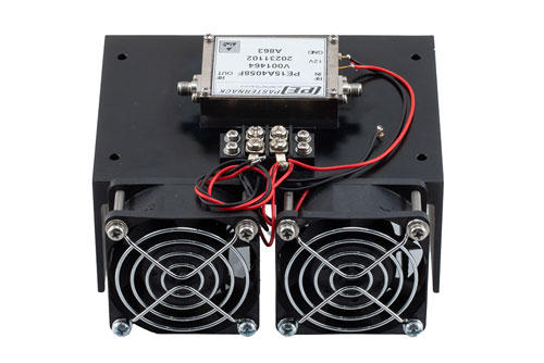 1 W P1dB、2 GHz 〜 20 GHz、中電力増幅器、ヒートシンク付き、SMA、30 dB ゲイン、38 dBm IP3
