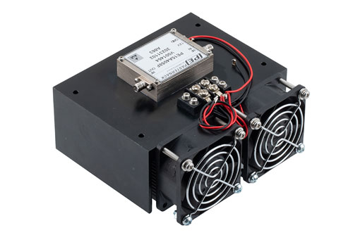 1 W P1dB、2 GHz 〜 20 GHz、中電力増幅器、ヒートシンク付き、SMA、30 dB ゲイン、38 dBm IP3