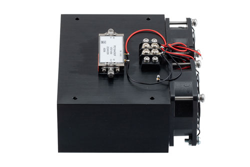 1 W P1dB、6 GHz 〜 12 GHz、中電力増幅器、ヒートシンク付き、SMA、47 dB ゲイン、6.5 dB NF