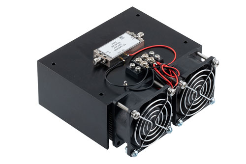 1 W P1dB、6 GHz 〜 12 GHz、中電力増幅器、ヒートシンク付き、SMA、47 dB ゲイン、6.5 dB NF