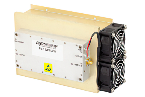 43 dB ゲイン、25 W Psat、0.15 MHz  〜 230 MHz、大電力増幅器、LDMOS、48 dBm IP3、SMA