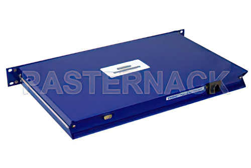 50 dB ゲイン、14 dBm P1dB、100 MHz 〜 18 GHz、ラックマウント型、利得可変 増幅器、6.5 dB NF、SMA