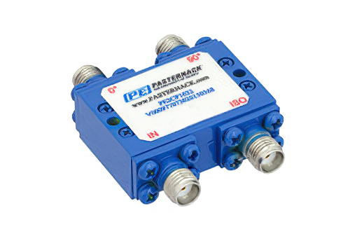 90 度 SMA ハイブリッドカプラ、7 GHz 〜 18 GHz 最大 30 W