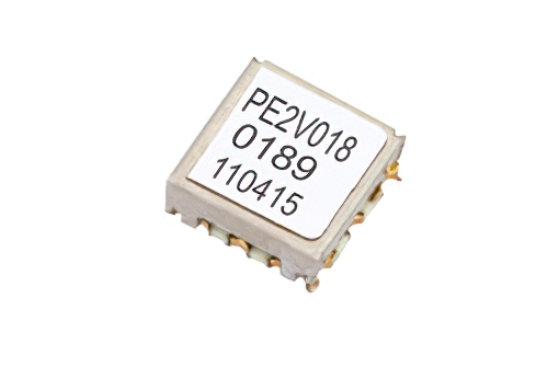 表面実装 (SMT)電圧制御発振器 (VCO)、9 GHz 〜 10 GHz、位相雑音 -100 dBc/Hz、0.175 インチ パッケージ