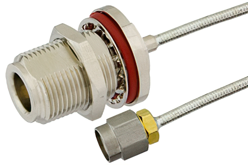 SMA オス 〜 N メス バルクヘッド、セミフレキプレシジョンケーブル、PE-SR405FL 同軸、鉛フリーはんだ