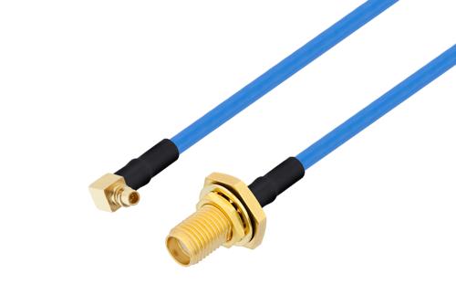 MMCX プラグ 直角 ～ SMA メス バルクヘッド, ケーブル PE-P086 同軸