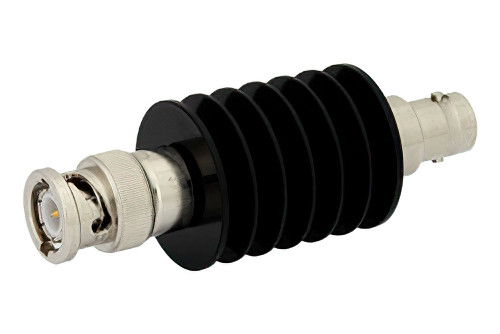 40 dB 固定減衰器、BNC オス 〜 BNC メス、黒色 陽極酸化アルミヒートシンク、10 W、最大 2 GHz