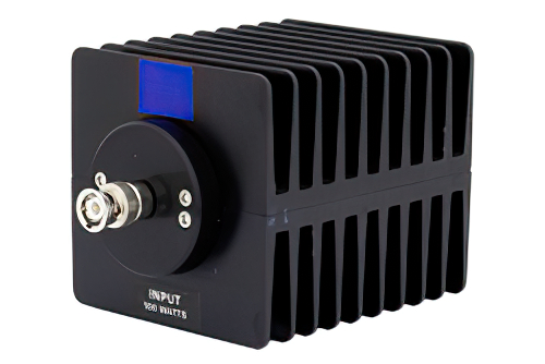 6 dB 固定減衰器、BNC オス 〜 BNC メス 方向性、黒色 陽極酸化アルミヒートシンク、100 W、最大 1 GHz