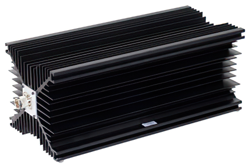 20 dB 固定減衰器、N オス 〜 N メス 方向性 黒陽極酸化アルミニウムヒートシンク、最大 500 W 、最大 2.4 GHz