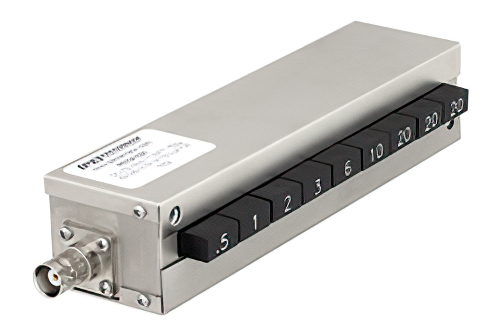 0 〜 82.5 dB プッシュボタンステップ減衰器、BNC メス 〜 BNC メス 最大 1 W 、最大 750 MHz