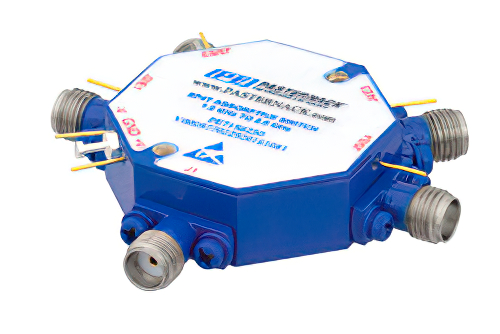 吸収型 SP4T、PIN ダイオードスイッチ、動作周波数 1 GHz 〜 2 GHz、最大 0.1 W (+20 dBm)、フィールド交換式、SMA