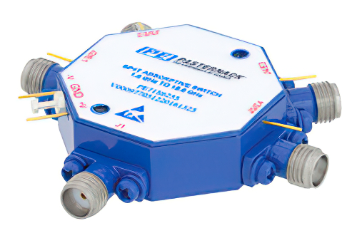 吸収型 SP4T、PIN ダイオードスイッチ、動作周波数 1 GHz 〜 18 GHz、最大 0.1 W (+20 dBm)、フィールド交換式、SMA