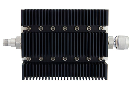6 dB 固定減衰器、TNC メス 〜 N オス 方向性、黒色 陽極酸化アルミヒートシンク、100 W、最大 6 GHz