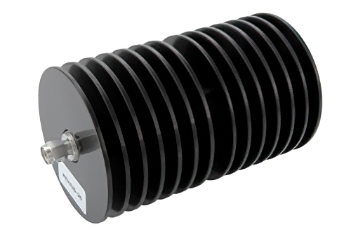 30 dB 固定減衰器、SMA オス 〜 SMA メス 方向性 黒陽極酸化アルミニウムヒートシンク、最大 100 W 、最大 18 GHz