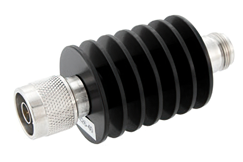 40 dB 固定減衰器、N オス 〜 N メス 黒陽極酸化アルミニウムヒートシンク、最大 25 W 、最大 18 GHz