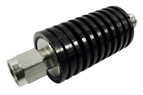 30 dB 固定減衰器、SMA オス 〜 SMA メス 黒陽極酸化アルミニウムヒートシンク、最大 10 W 、最大 6 GHz