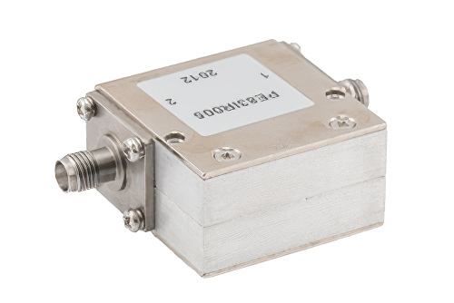 アイソレータ、18 dB アイソレーション、2 GHz 〜 4 GHz、10 W、SMA メス