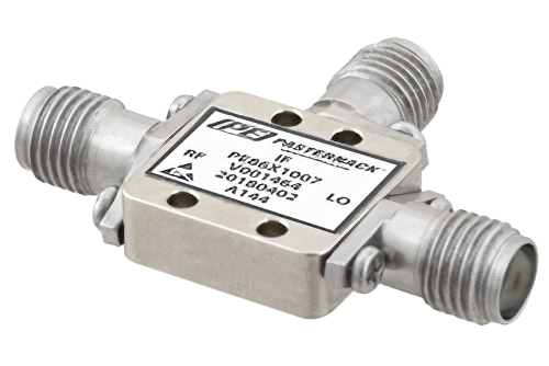 ダブルバランスミキサ、動作範囲 6 GHz 〜 18 GHz、IF範囲 DC 〜 3 GHz、LO パワー +6 dBm、フィールド交換式 SMA